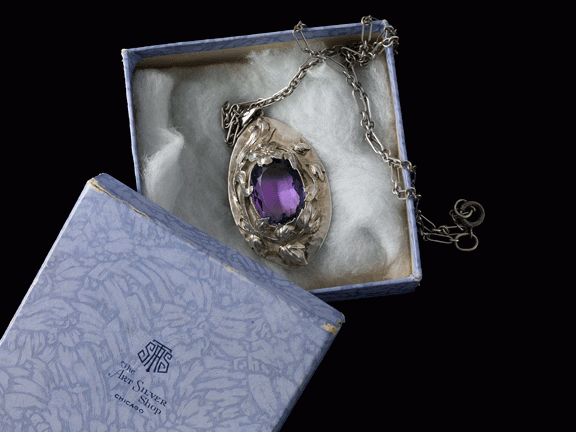 14 pendant and box 14 pendant and box